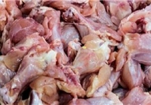 توزیع کننده گوشت مرغ غیر مجاز روانه زندان شد