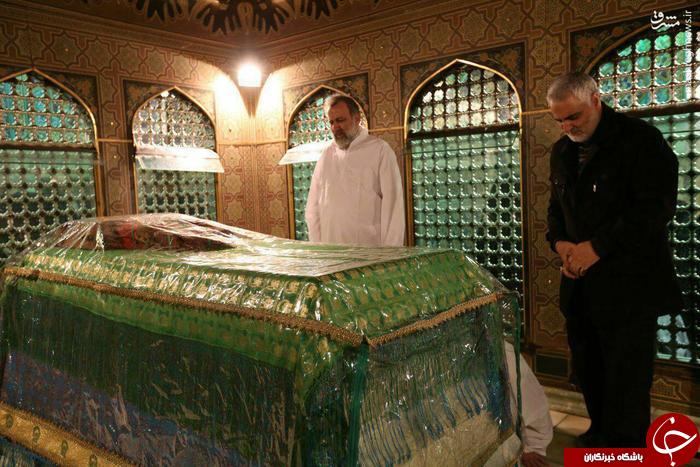 عکس/ حاج قاسم سلیمانی در مراسم غبارروبی حرم امام رضا(ع)