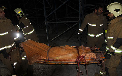 حادثه سقوط در عمق 8 متری کانال فونداسیون مجتمع مسکونی/ مرد جوان دچار شکستگی شدید شد