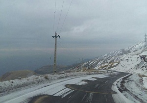 بارش پراکنده برف در گردنه های استان
