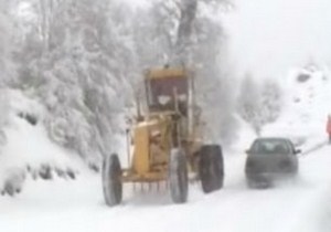 بیش از 170 کیلومتر برفروبی در محورهای کوهستانی گیلان