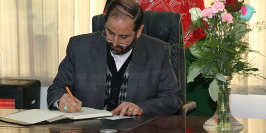 سرکنسول ایران در هرات دفتر یادبود قربانیان حملات تروریستی افغانستان را امضا کرد
