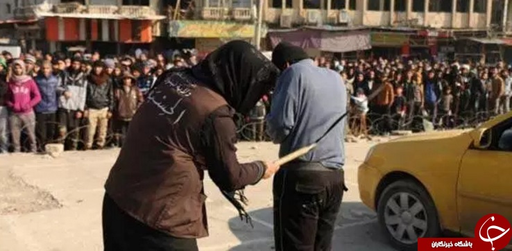داعش یک سیگار فروش را در ملاء عام شلاق زد+ تصاویر