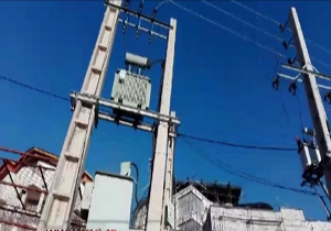 احتمال سقوط ترانس برق در روستای مشا + فیلم