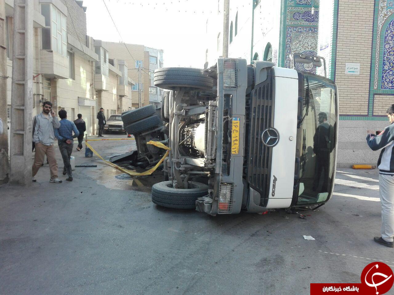 واژگونی میکسر بتون در مشهد مقدس + تصاویر