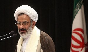 تضعیف شخصیت های انقلاب، تاکتیک دشمن برای ضربه زدن به نظام
