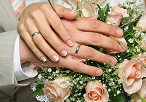 اهدای جهیزیه به نوعروسان