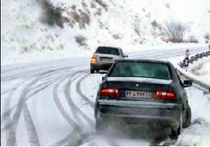 بارش برف و سفیدپوش شدن محورهای ارتباطی در آذربایجان غربی