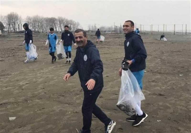 ملوانان پس از تمرین، زباله&zwnj;های محیط تمرین خود را جمع کردند+عکس