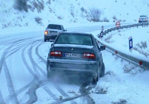 همه راه های آذربایجان غربی باز است / تردد در جاده های جنوبی استان با زنجیر چرخ