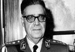 نخست وزیر فراری پهلوی دوم که بود؟