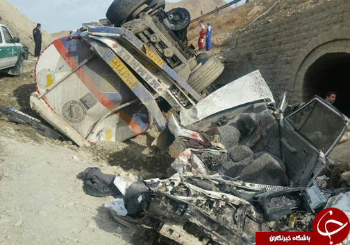 حادثه خونین در محور کازرون &ndash; بوشهر/انحراف به چپ علت سقوط تریلی