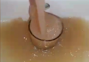آب شرب گِلی در آبادان + فیلم