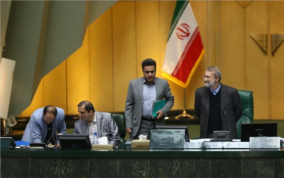از تذکر «لاریجانی» به دانش آموزان تا داغ دل «امیری»!/وقتی چوب خط 50 نماینده پُر می‌شود