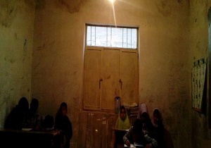 دانش‌آموزان روستای مناره از حداقل امکانات آموزشی محروم هستند + تصاویر
