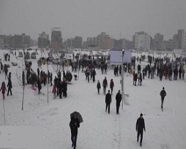 جشنواره ای با 400 آدم برفی