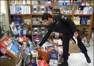 فروش کالای قاچاق توسط افراد فاقد پروانه کسب
