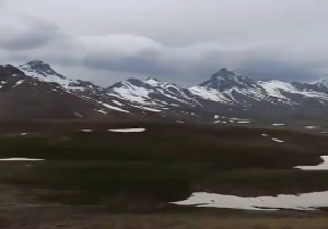 نمایی برفی از ارتفاعات کوهستانی قروه + فیلم
