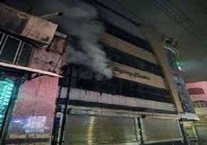 آتش سوزی در پاساژ آدمی سقز مهار شد