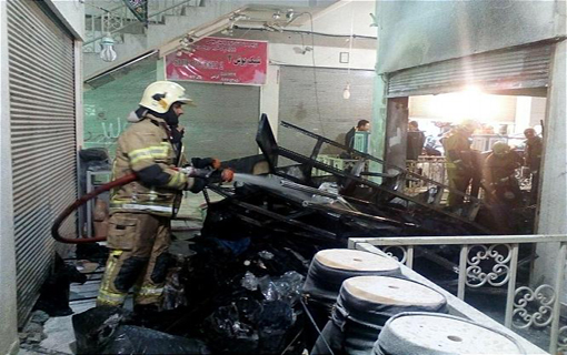 مهار آتش سرکش فروشگاه پوشاک در بازار تهران/ حادثه خسارت جانی نداشت