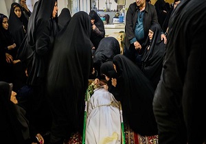 تشییع پیکر مادر شهیدان خویی