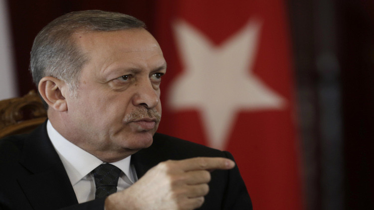 اردوغان: آمریکا و غرب از تروریسم حمایت می‌کنند