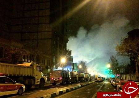 کامیون&zwnj;ها در خیابان فردوسی برای حمل آوار صف کشیدند +عکس