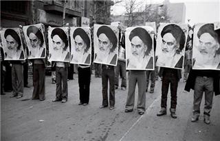 مجموعه &laquo;روزهای انقلاب&raquo; نقد و بررسی می&zwnj;شود