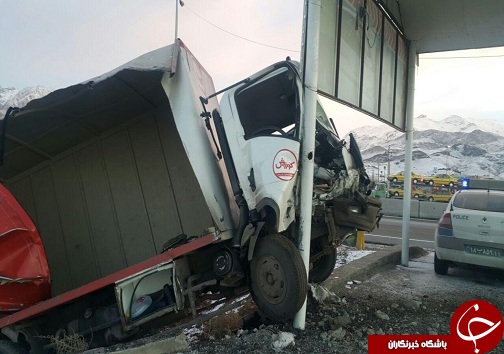 واژگونی کامیون در آزاد راه قزوین ، کرج