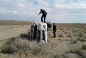 دستگیری شکارچیان غیر مجاز از خودروی واژگون شده