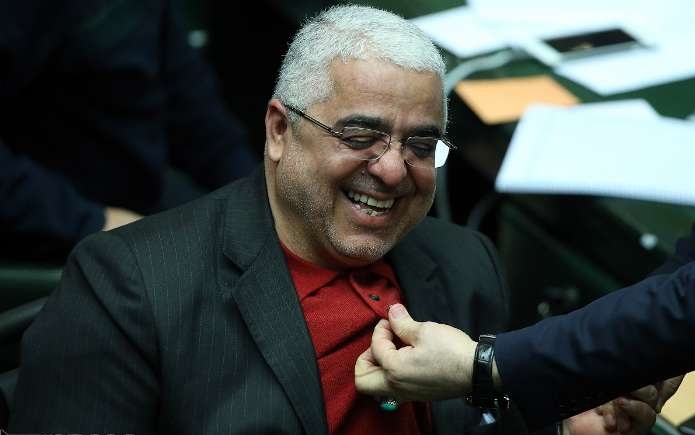 استاد چاقوشناسی مجلس: مجید جان دلبندم، فنر نه ضامن !/یک پرسپولیسی در صحن!/ یه ساطور برای دعوا نگه دارید!