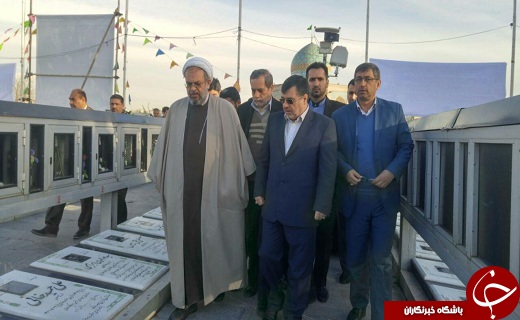 ادای احترام به مقام شهدا در اولین روز از فجر انقلاب