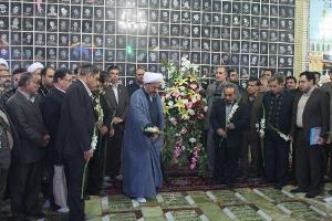 تجدید پیمان مردم و مسئولان با امام راحل و شهیدان