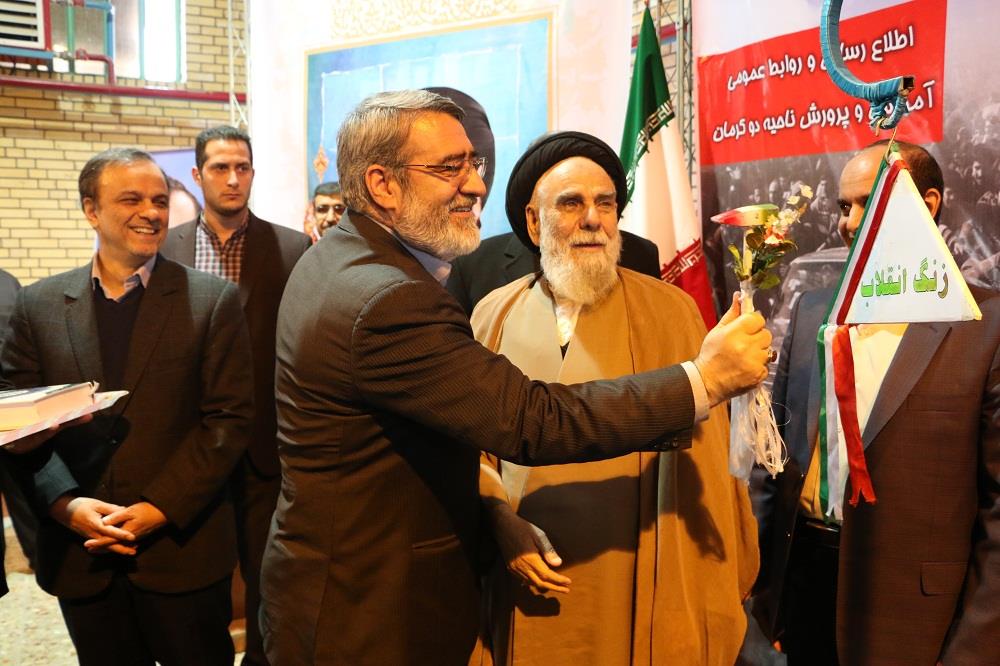 نواختن زنگ انقلاب با حضور وزیر کشوردر کرمان
