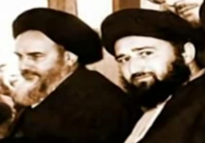 حضور دوست‌داران امام خمینی(ره) در مزار فرزند ارشد ایشان + فیلم