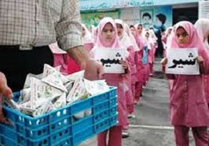 توزیع شیر بین 220 هزار دانش آموز استان