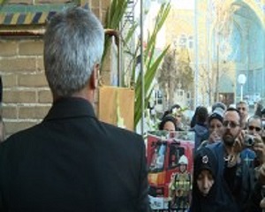 نواخته شدن زنگ انقلاب و گلباران حجره طلبگی امام خمینی (ره)