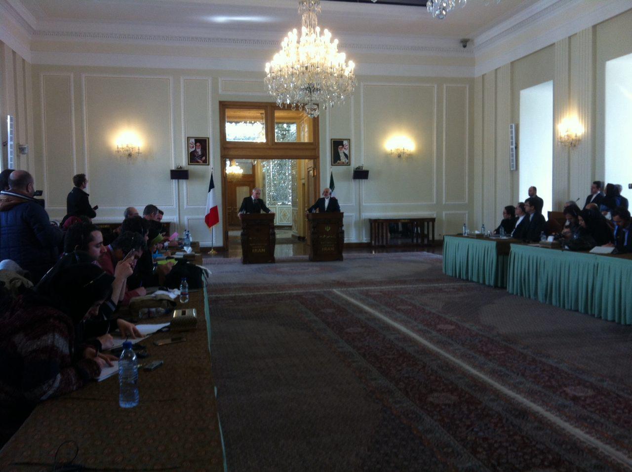 ایران دفاع از خود را به اجازه دیگران موکول نمی کند