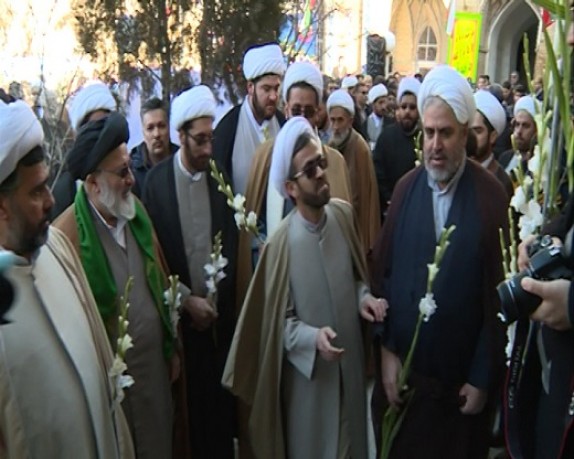 گلباران بیت تاریخی امام (ره) در خمین