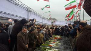آغاز ویژه برنامه های دهه فجر در گیلان با گلباران مزار شهدا