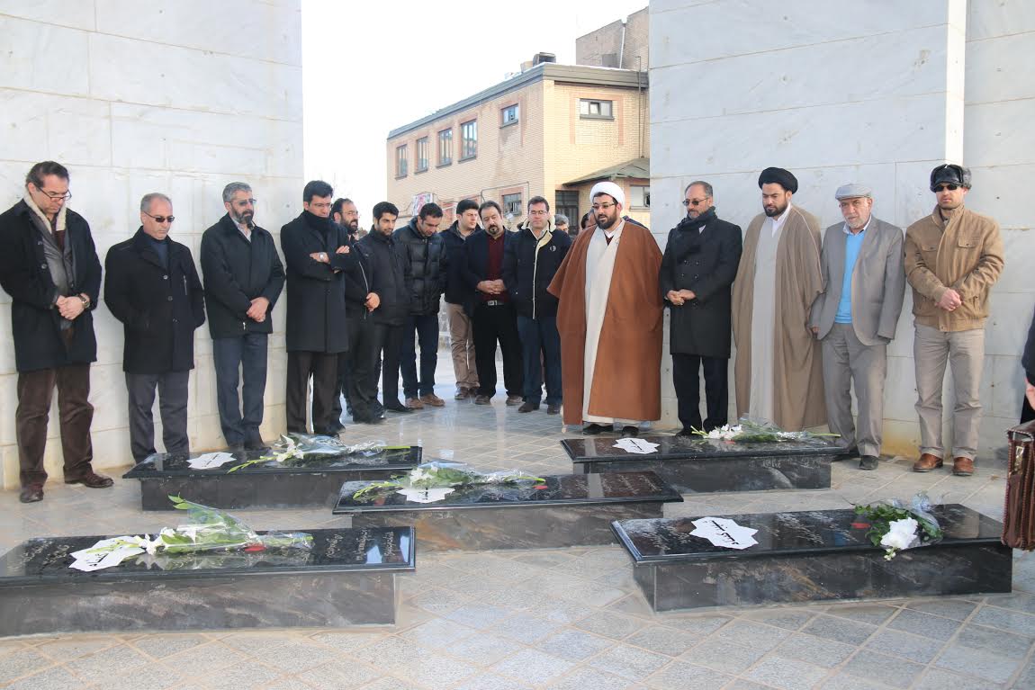 ادای احترام دانشگاهیان دانشگاه آزاد به مقام شامخ شهدای گمنام