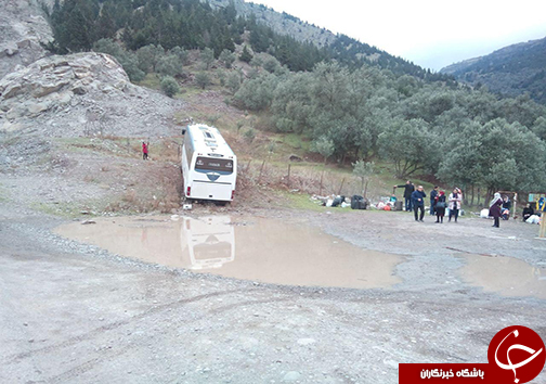 9 مصدوم در برخورد اتوبوس با کوه