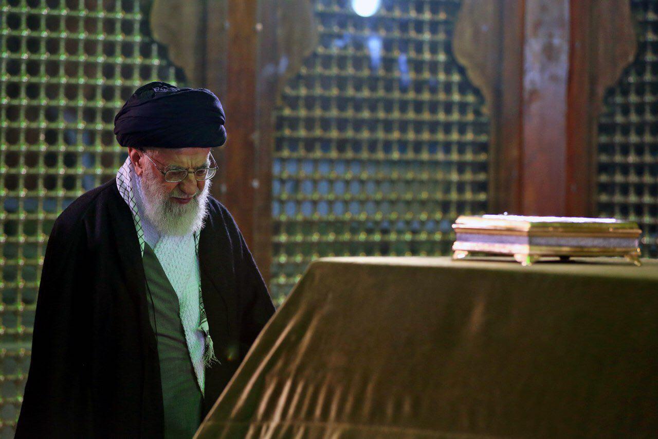 حضور رهبر انقلاب در مرقد مطهر امام راحل و گلزار شهدای بهشت زهرا