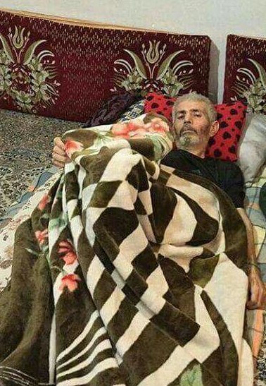 قهرمان جهان هدیه خود را به مربی جویباری اهداء کرد