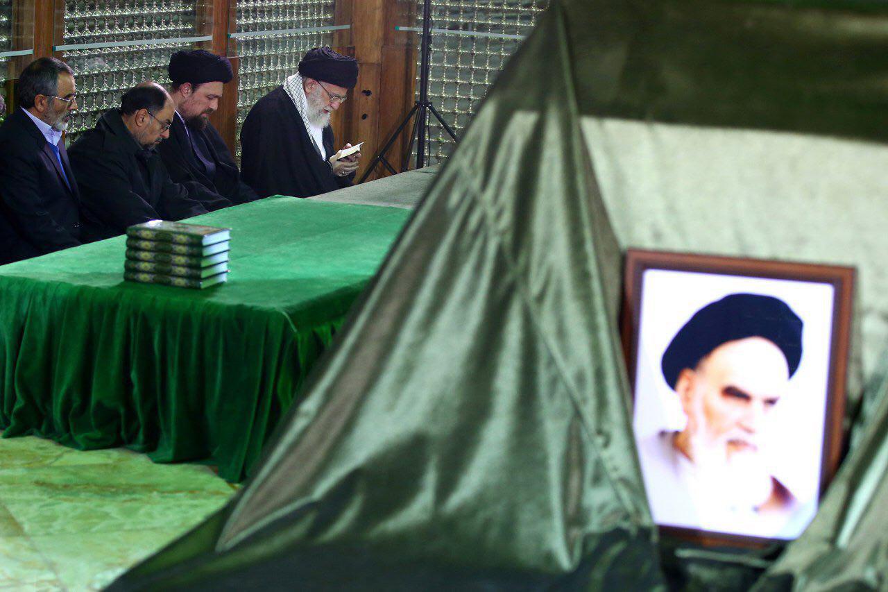 حضور رهبر معظم انقلاب در مرقد مطهر امام راحل و گلزار شهدای بهشت زهرا+ تصاویر