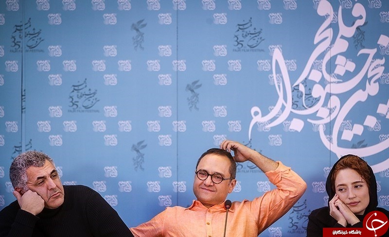 حرکت&zwnj;های عجیب رامبد جوان در یک نشست خبری+تصاویر