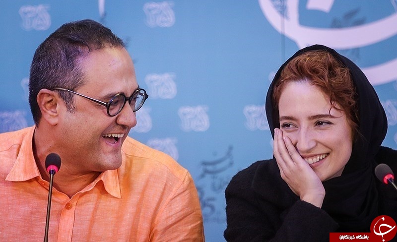 حرکت&zwnj;های عجیب رامبد جوان در یک نشست خبری+تصاویر