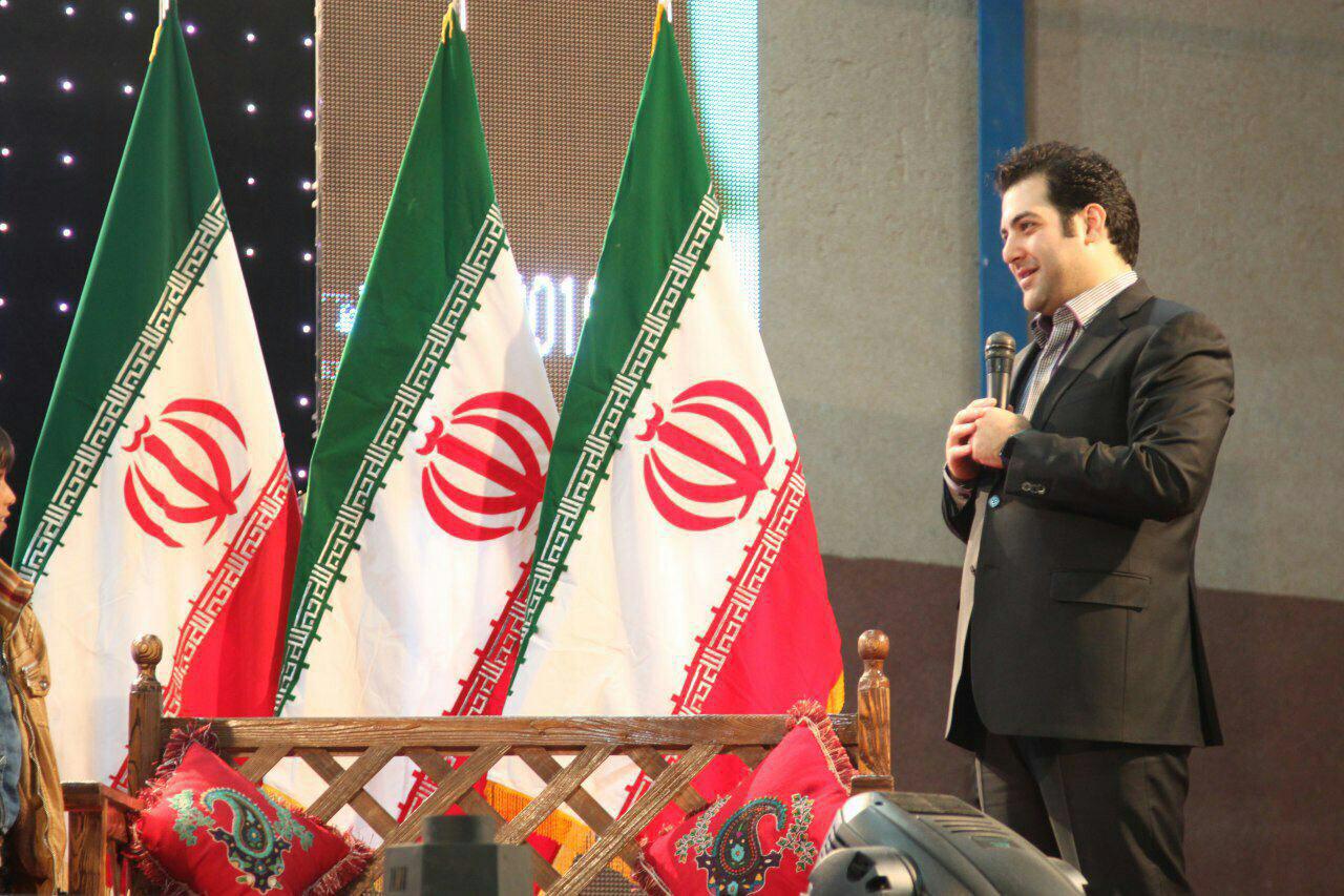 شبکه 3 میزبان هنگام پرواز از قلعه گنج