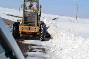 بسته شدن برخی راه های ارتباطی روستاهای زنجان براثربارش برف