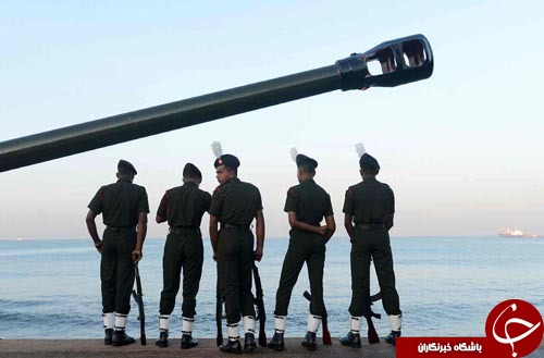 کلاه بادکنکی بر سر پرنس چالز تا تمسخر نایجل فراژ در پارلمان اروپا//////////